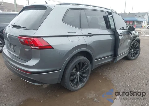 2020 Volkswagen Tiguan 2.0T Se/2.0T Se R-Line Black/2.0T Sel z USA, uszkodzony, nr VIN 3VV2B7AX4LM165513